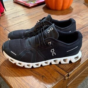 Women’s Swiss Engineering On Cloud Sneaker Size 8.5